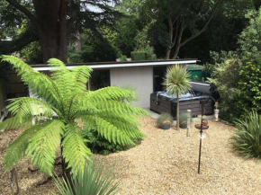 Brand new King Size Studio Garden and Hot Tub